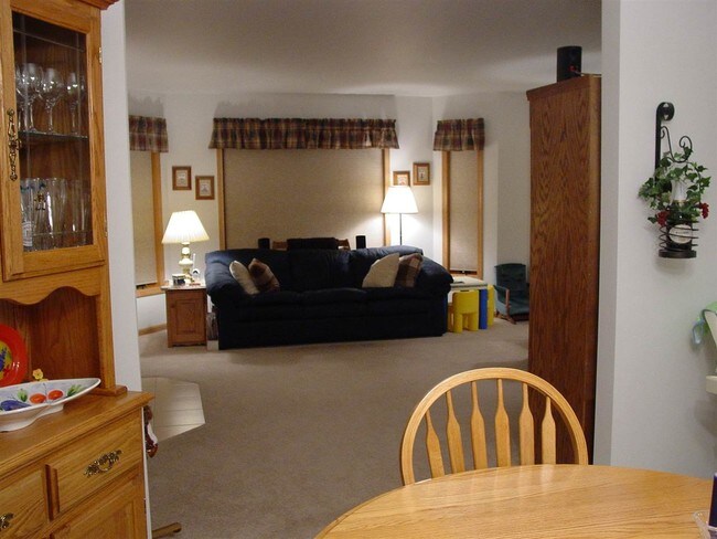 Building Photo - 5506 Quarry Hill Dr