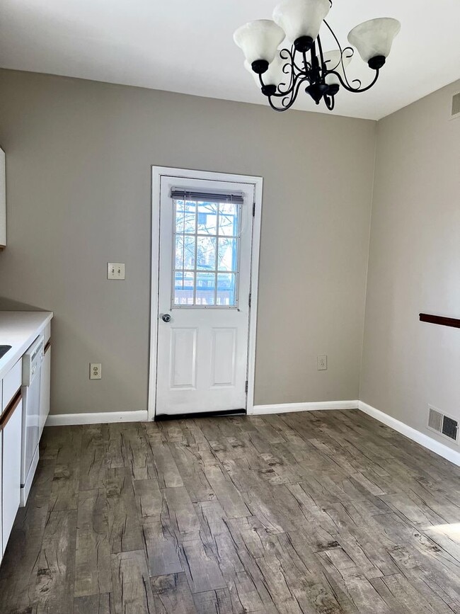 Photo - *** Amazing Apartment in Mt. Washington * Pet Friendly * Duplex style * Available Now * Spacious ...