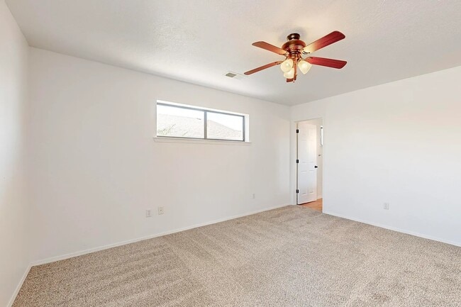 Foto del edificio - 699 Lakeview Cir SE