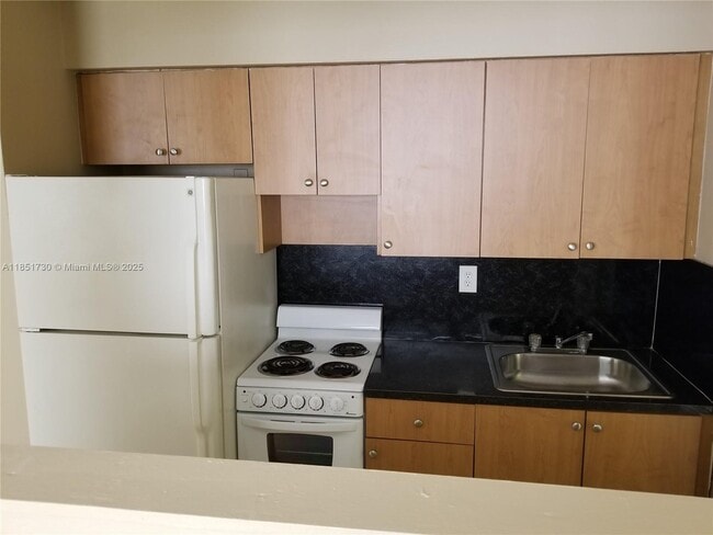 Foto del edificio - 16851 NE 21st Ave