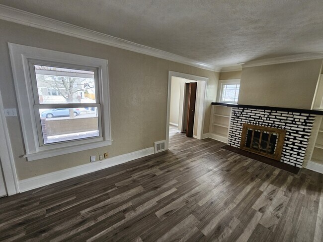 Foto del edificio - 3272 W 116th St