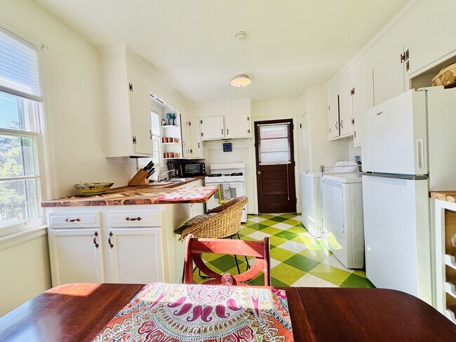 Building Photo - 4816 Dale Dr