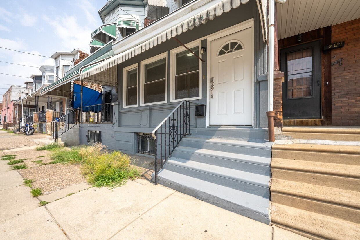 Foto principal - 2129 Mifflin St, Philadelphia, PA 19145