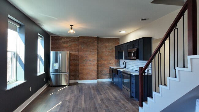 Stylish 1-Bed Loft with Bonus Space in OTR – In-Unit Laundry! - Stylish 1-Bed Loft with Bonus Space in OTR – In-Unit Laundry!