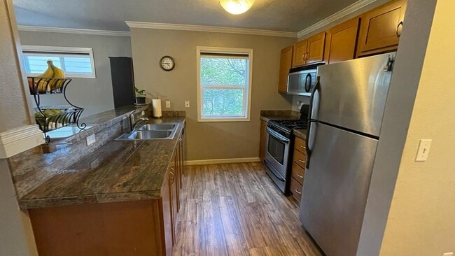 Kitchen - 15060 NW Central Dr