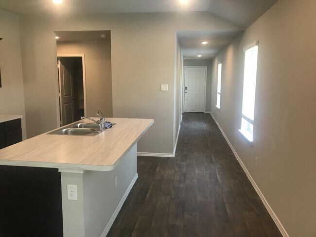 Foto del edificio - 16817 Lonely Pines Dr