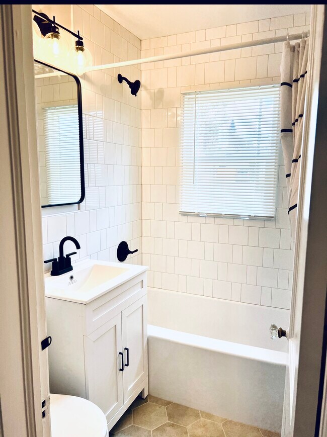 Foto del edificio - 2250 S Williams St