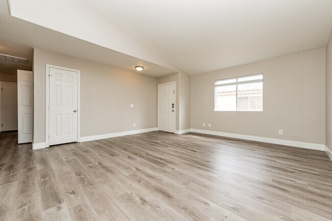 Foto del edificio - 7409 Hickory Hills Dr
