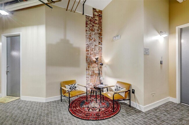 Foto del edificio - 2441 N Broadway