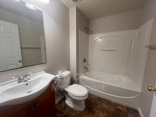 Foto del edificio - 2435 Lacerta Dr