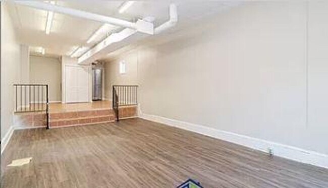 Building Photo - 246 N Rose St