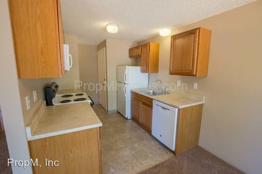 Building Photo - 1569 N Manzanita St