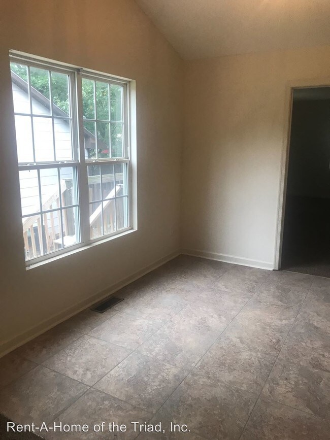 Building Photo - 3 br, 2.5 bath House - 3703 Brady Street