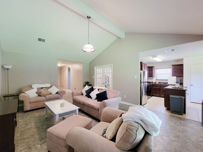 Building Photo - BEAUTIFUL LARGE 1 STORY 3 BEDROOM 2 BATH H...