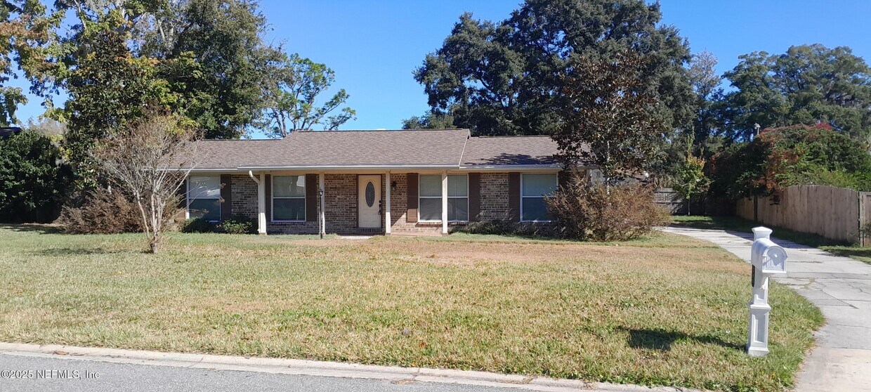 Foto principal - 2724 Lexington Dr