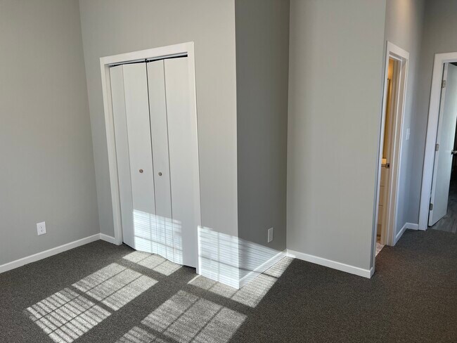 Building Photo - 900 NE Acc Rd