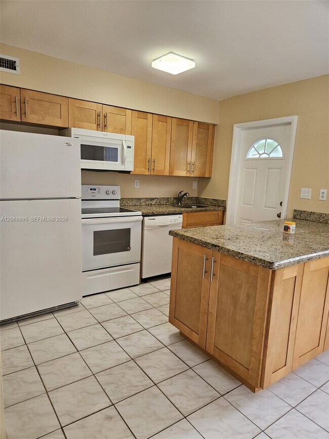 Foto del edificio - 1008 NE 34th Ct