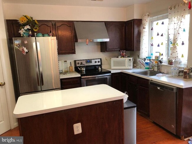 Building Photo - 42994 Beachall St