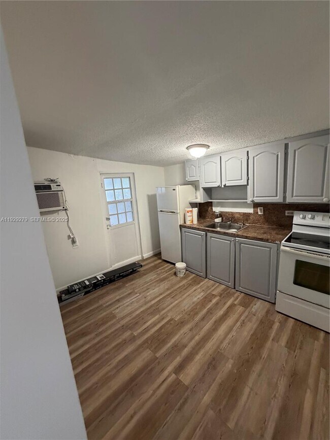 Foto del edificio - 2980 NW 79th St