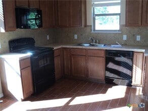 Building Photo - 1105 Brown Rock Dr