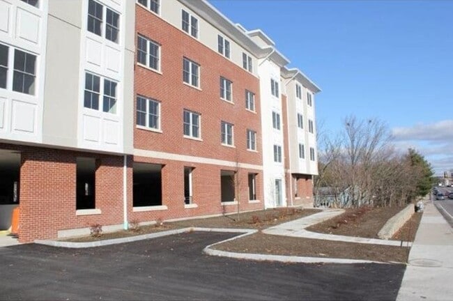 Building Photo - 17 Eastbrook Rd