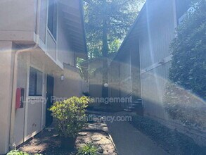 Building Photo - 2125 Northwood Cir