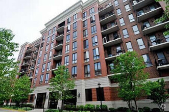 Building Photo - 343 W Old Town Ct