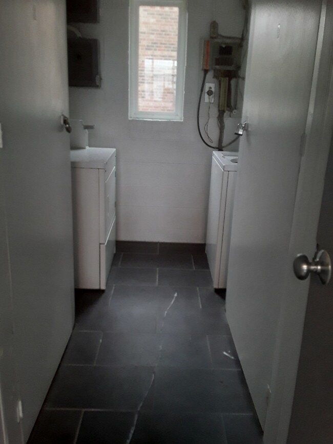 Building Photo - 2761 Queen City Apts