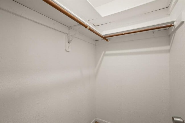 Building Photo - 1013 W 23rd St