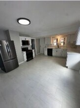 Building Photo - 177 Hart St