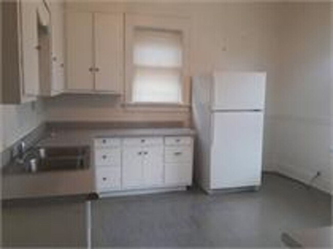 Foto del edificio - 3225 W McKinley Blvd