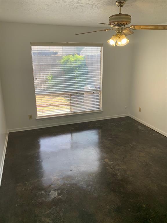 Building Photo - 7907 Ellinger Ln