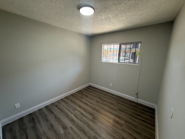 Foto del edificio - 7830 S Western Ave