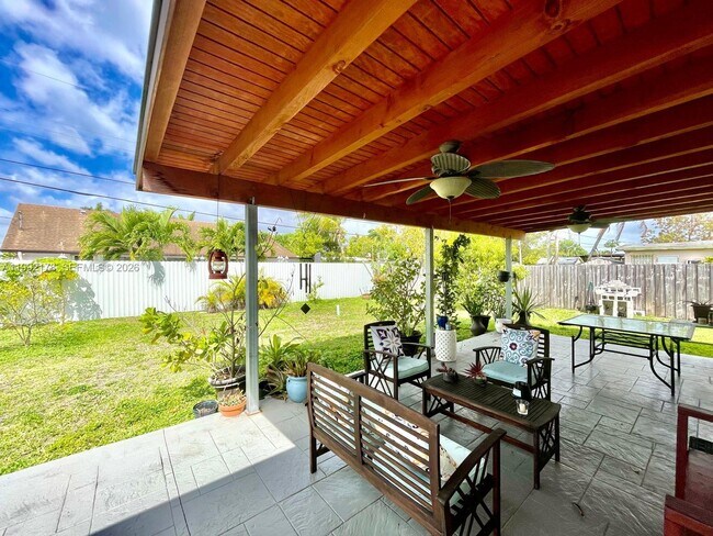 Foto del edificio - 5820 SW 113th Ct