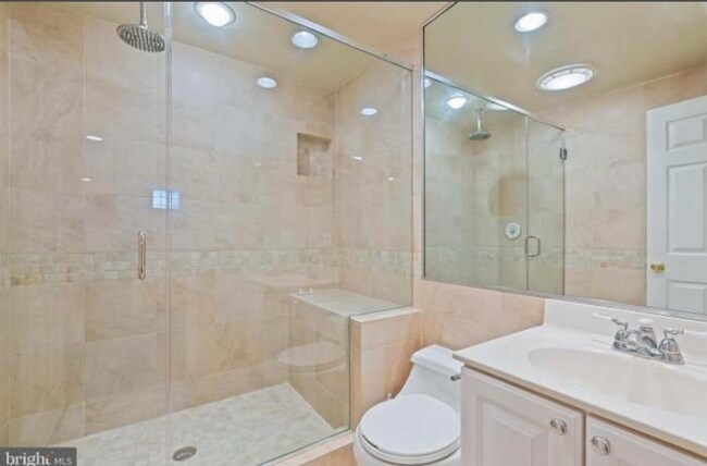 Foto del edificio - 8205 Foxhall Rd