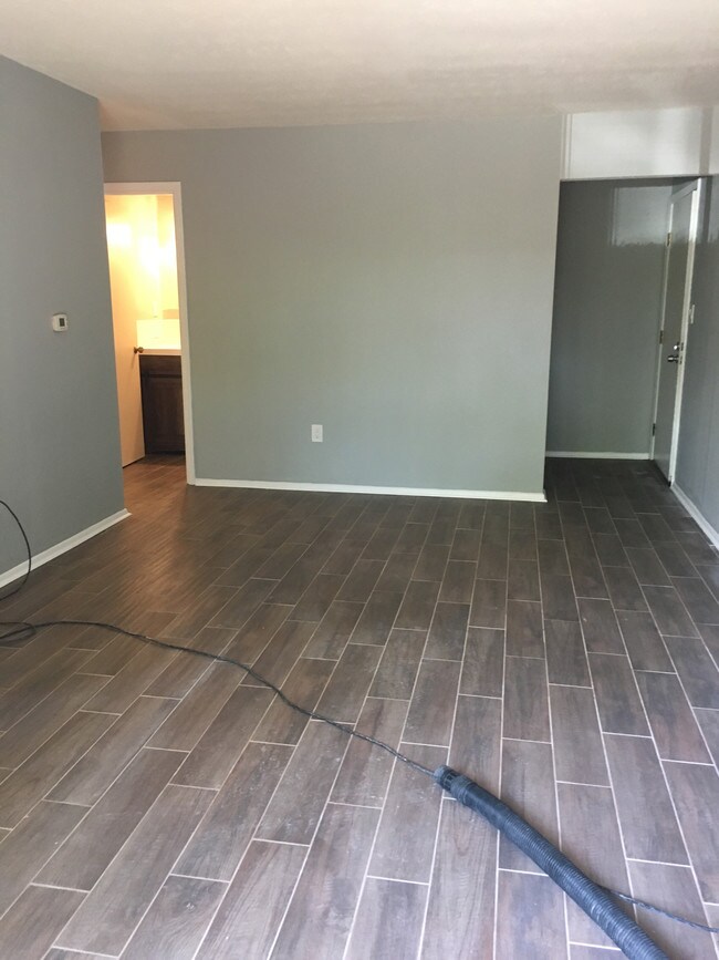 Foto del edificio - 1216 E Dorothy Ln