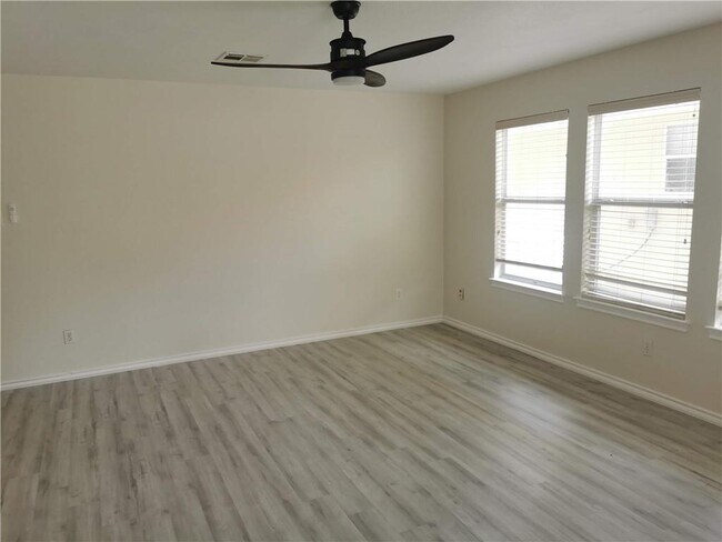 Foto del edificio - 3207 Barksdale Dr