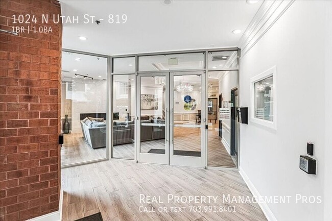 Photo - 1024 N Utah St Apartment