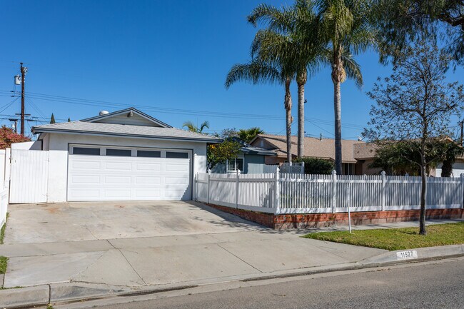 Building Photo - 11527 Renville St