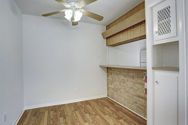 Building Photo - 3703 Roseland St