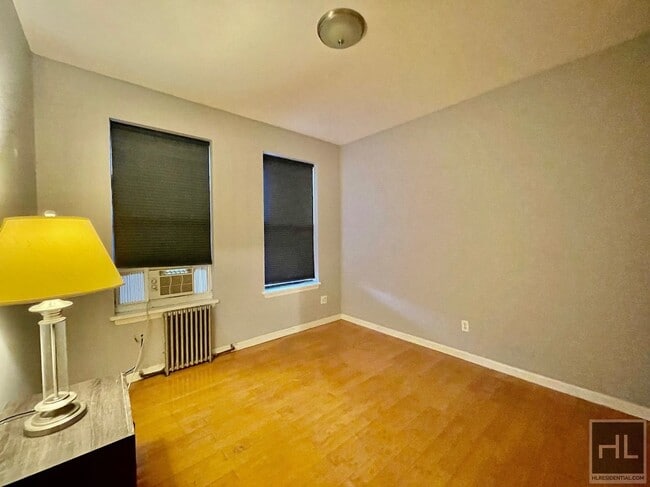 Building Photo - NO FEE Two bedroom in Prime Location on Di...