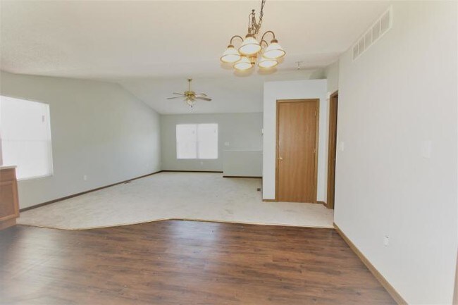 Foto del edificio - 2075 Old Plank Village Dr