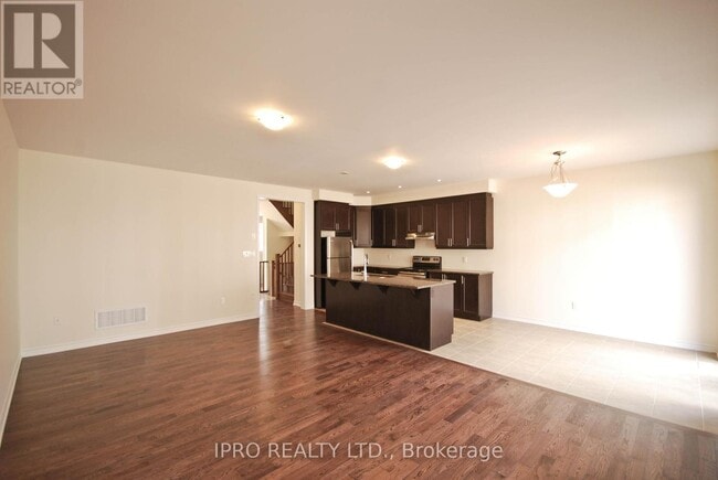 Building Photo - 83 Orchardcroft Rd