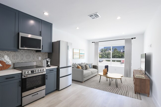 Foto del edificio - Discover Modern West LA Living at 2136 Col...