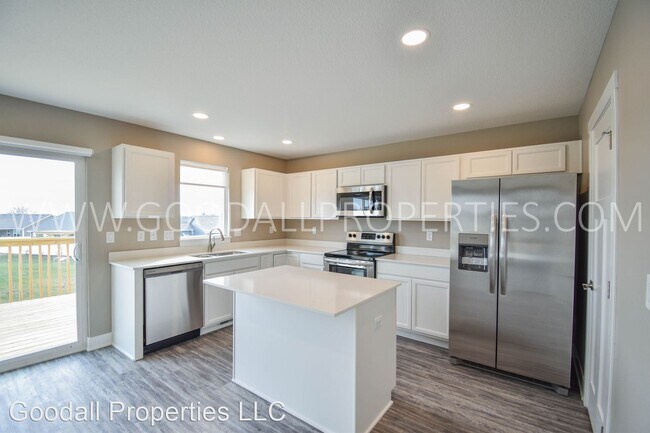 Building Photo - 4 br, 2.5 bath House - 228 Maple Ave