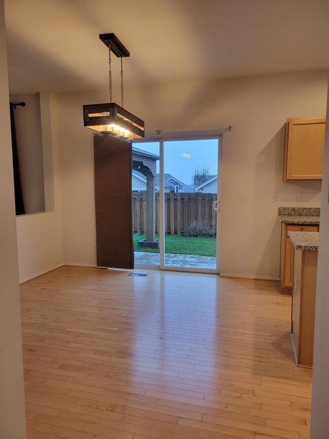 Building Photo - Cozy 4 bd 2.5 bath in Lakeland Hills