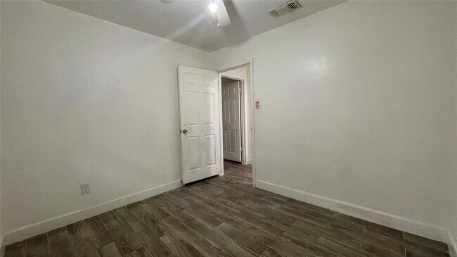 Foto del edificio - 3819 Botany Ln