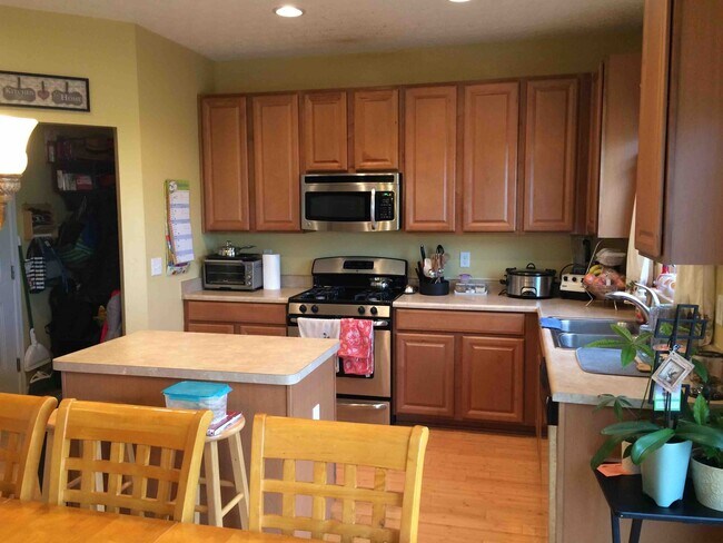 Building Photo - Beautiful Newer Home in Beavercreek - Near...