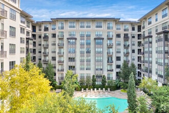 Building Photo - The Susanne