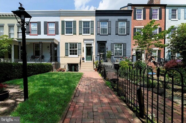 Building Photo - 152 N Carolina Ave SE